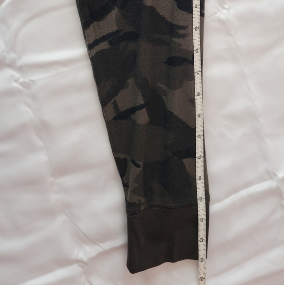 Old Navy Soft Washed Long Sleeve T-Shirt - Picture 6 of 7